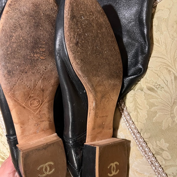 CHANEL SOFT LEATHER BOOTS - Picture 4 of 7